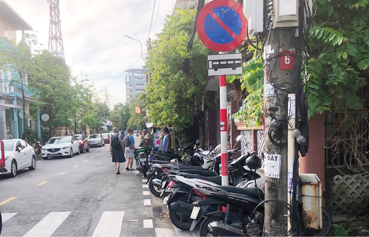 Vỉa hè  bài toán quản trị đô thị