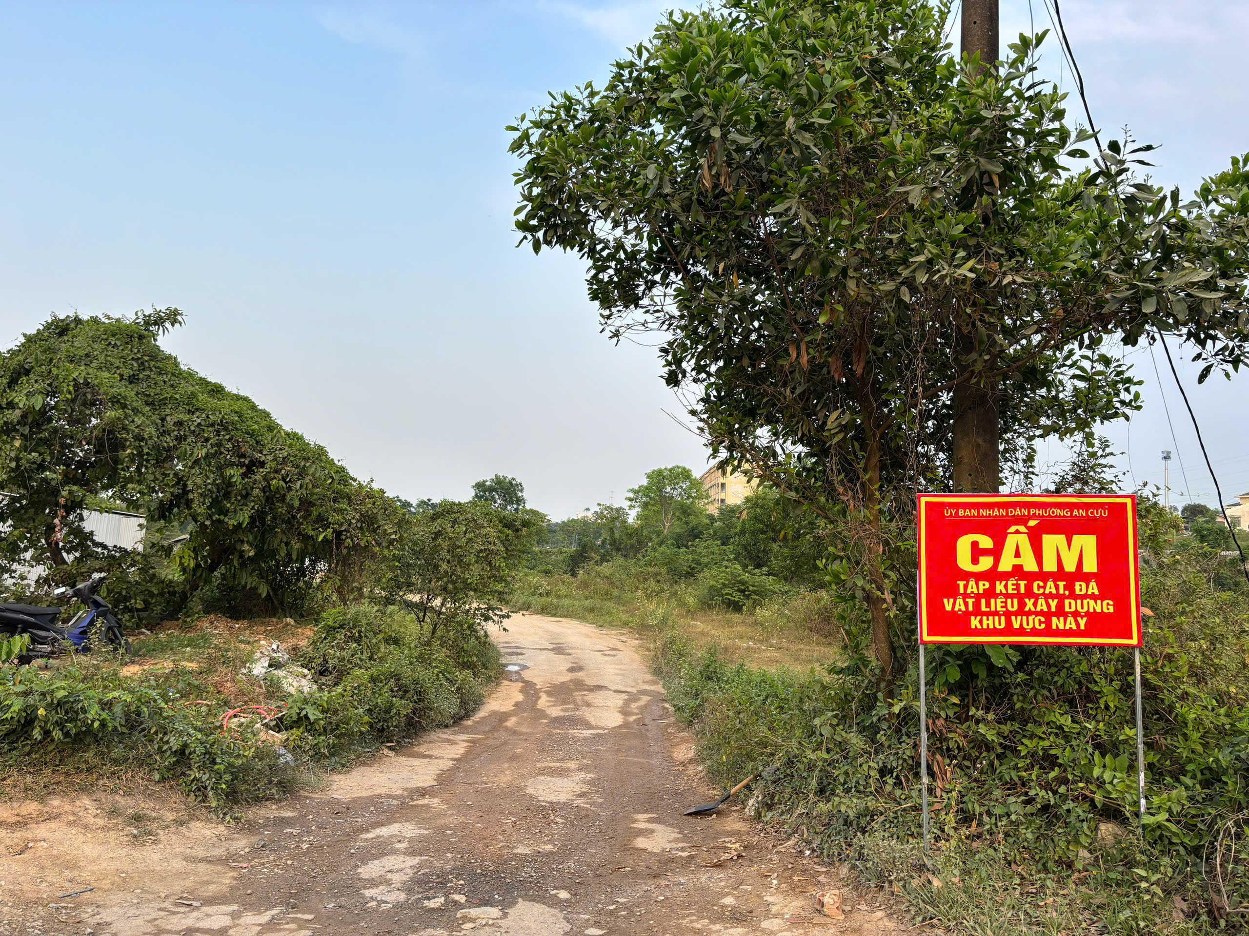 Lắp đặt camera giám sát bãi tập kết cát trái phép