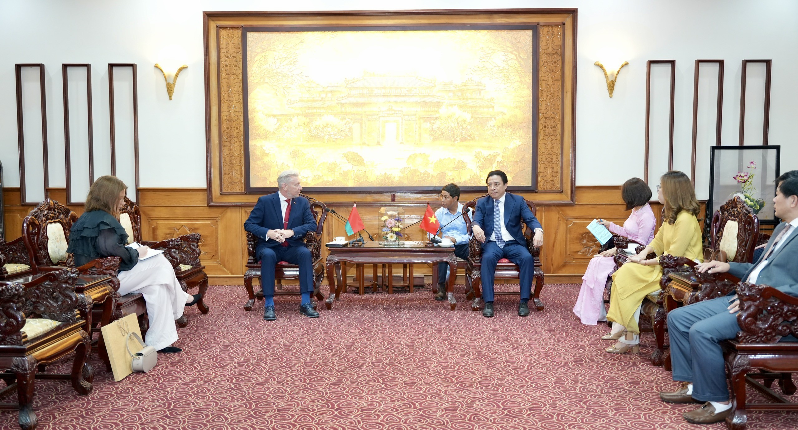 Thúc đẩy hợp tác đa lĩnh vực với Belarus, mở rộng kết nối đầu tư và du lịch