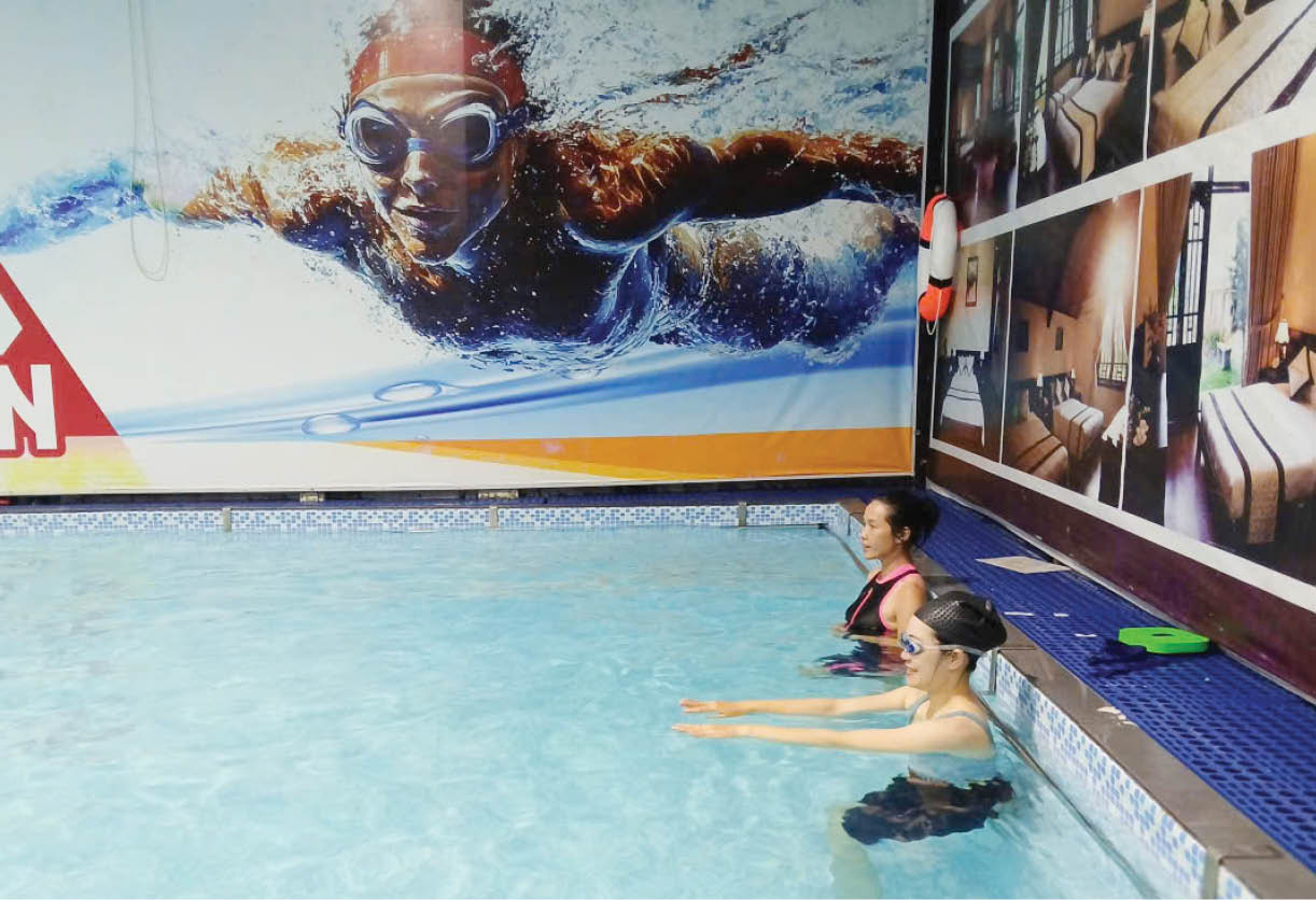 Khi người lớn bắt đầu học bơi