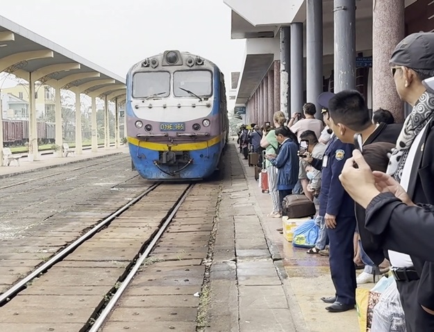 Nghĩ từ cà phê Hỏa Xa