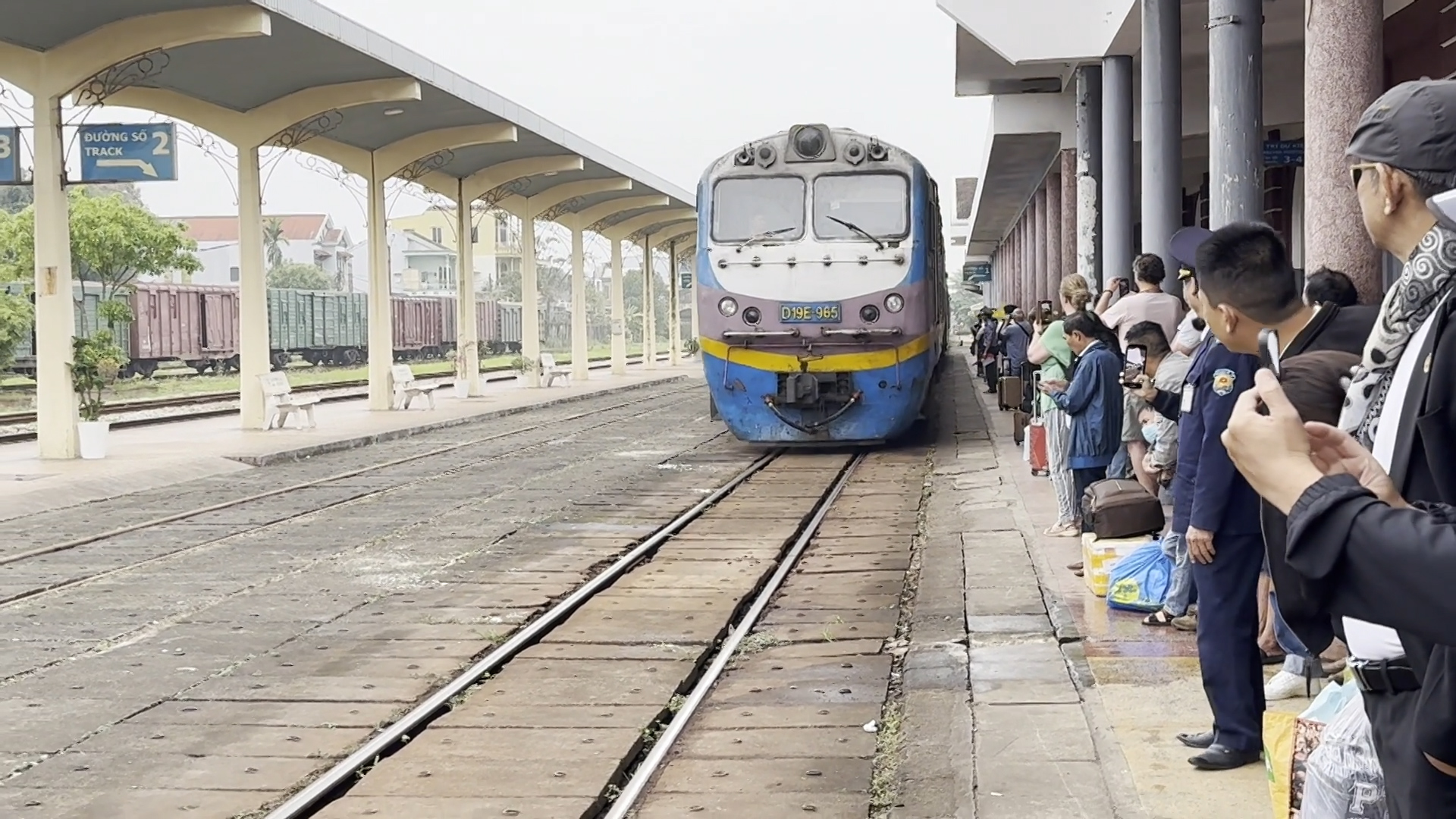 Nghĩ từ cà phê Hỏa Xa