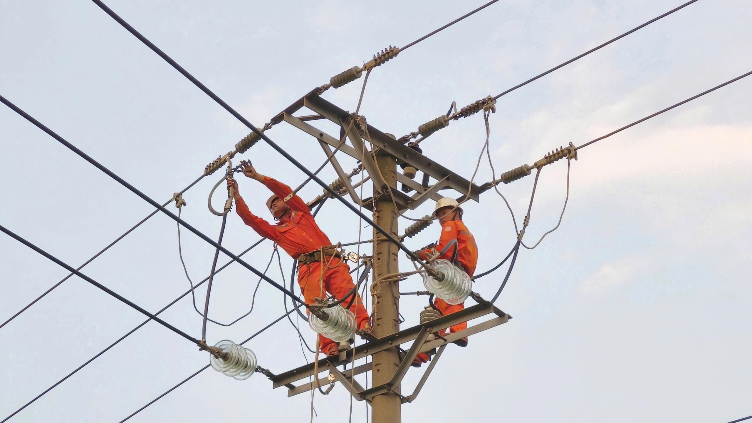 Bảo đảm cấp điện an toàn, ổn định trong dịp lễ