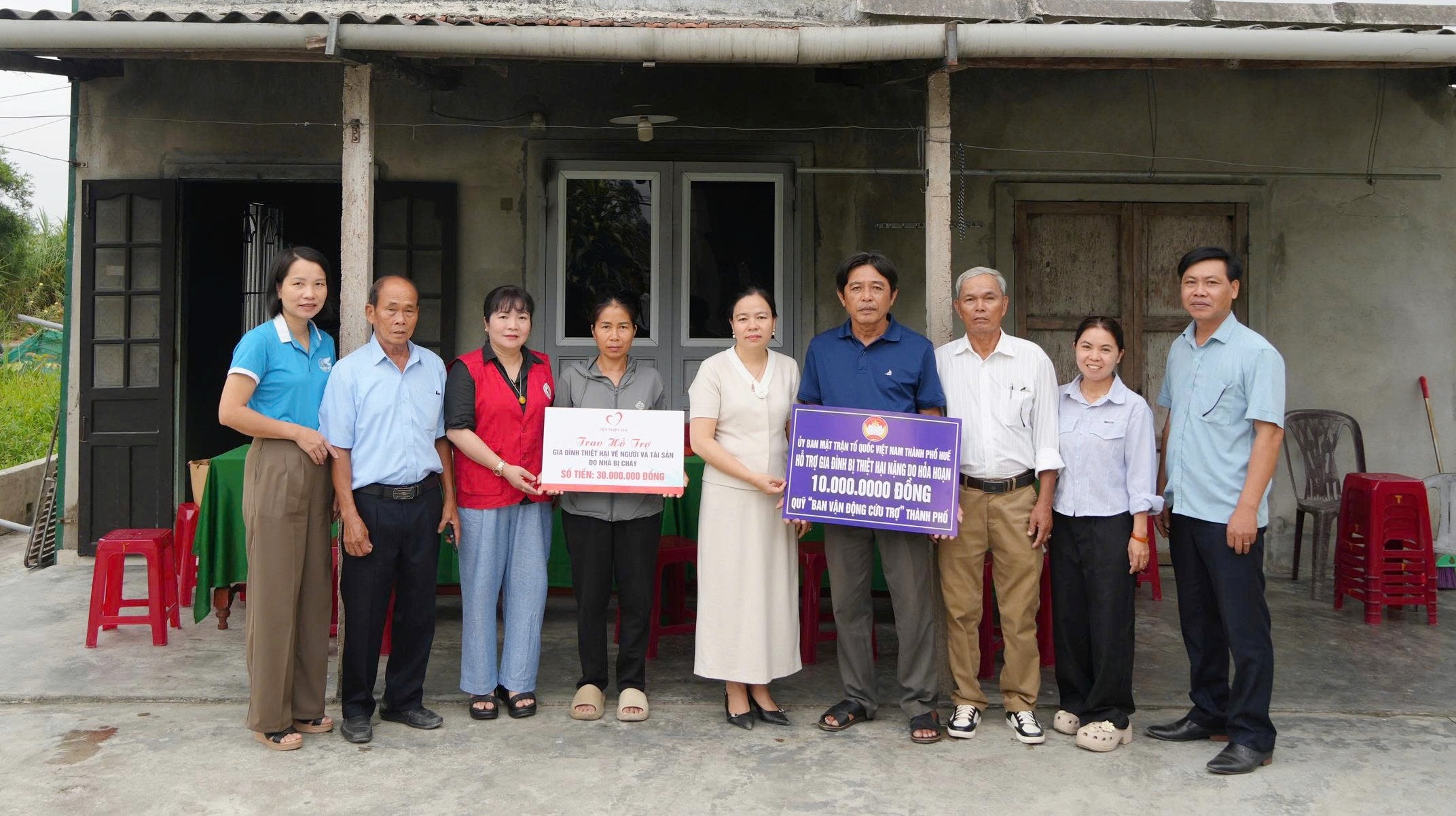 Thăm hỏi, hỗ trợ gia đình bị thiệt hại do cháy nhà