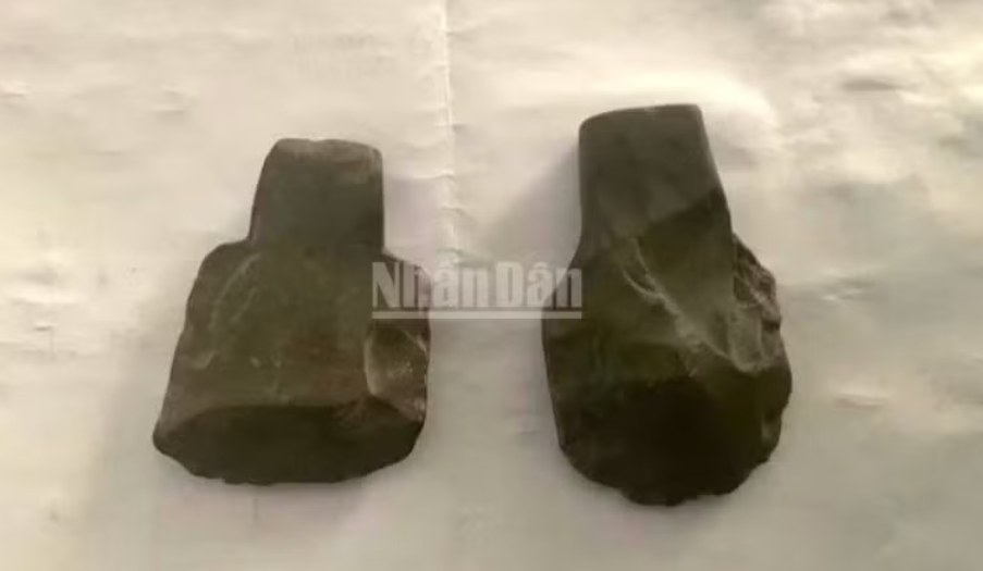 Phát hiện 5 chiếc rìu đá hàng nghìn năm tuổi trong hang Én ở Vườn quốc gia Phong Nha-Kẻ Bàng