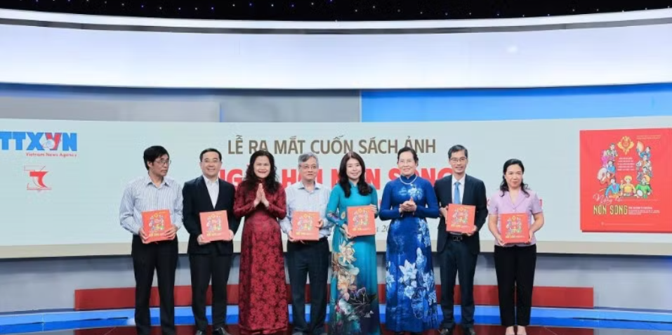 Ra mắt sách ảnh Ngày hội non sông