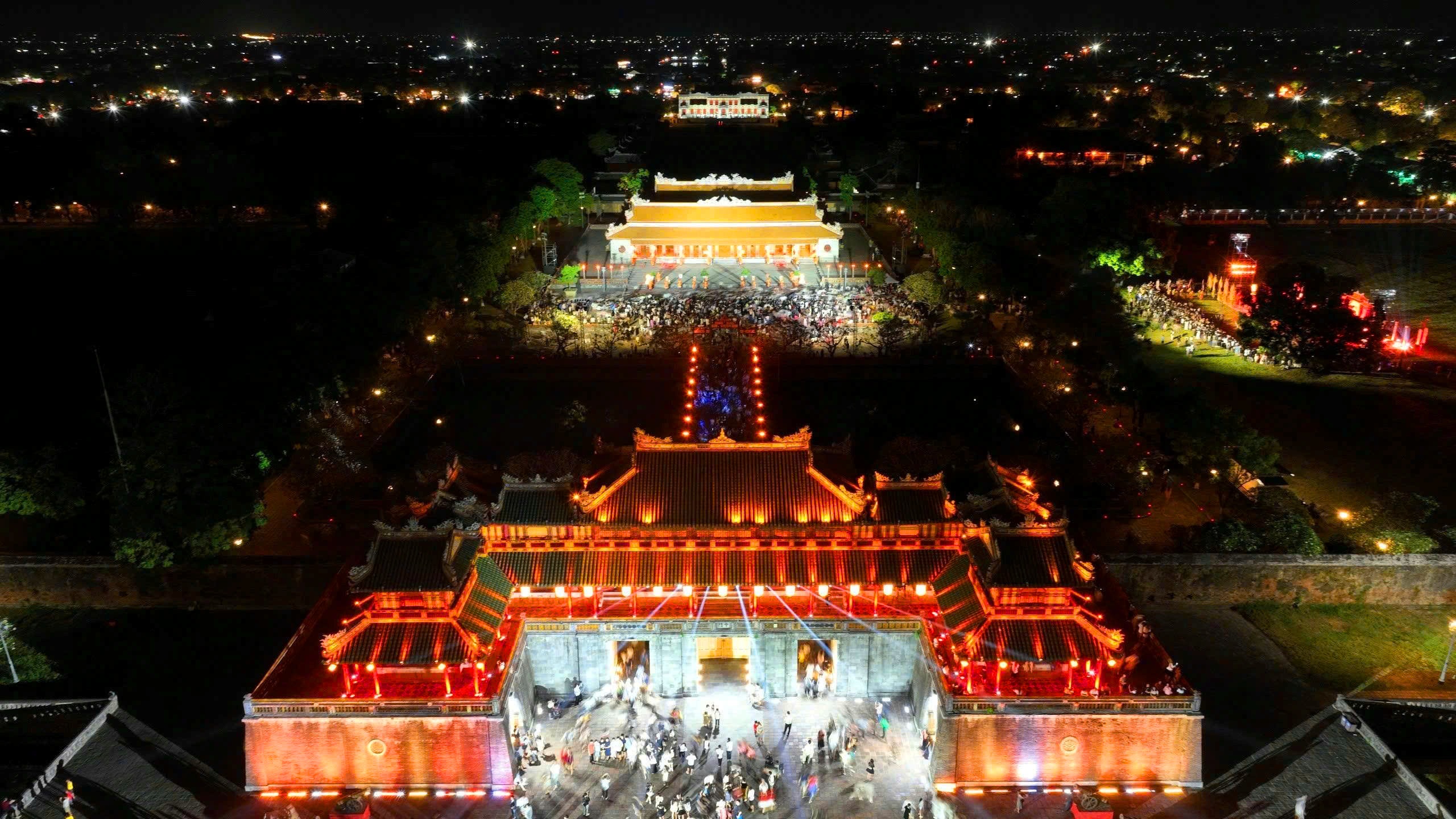 Đại Nội bừng sáng với “Hoàng cung huyền ảo”