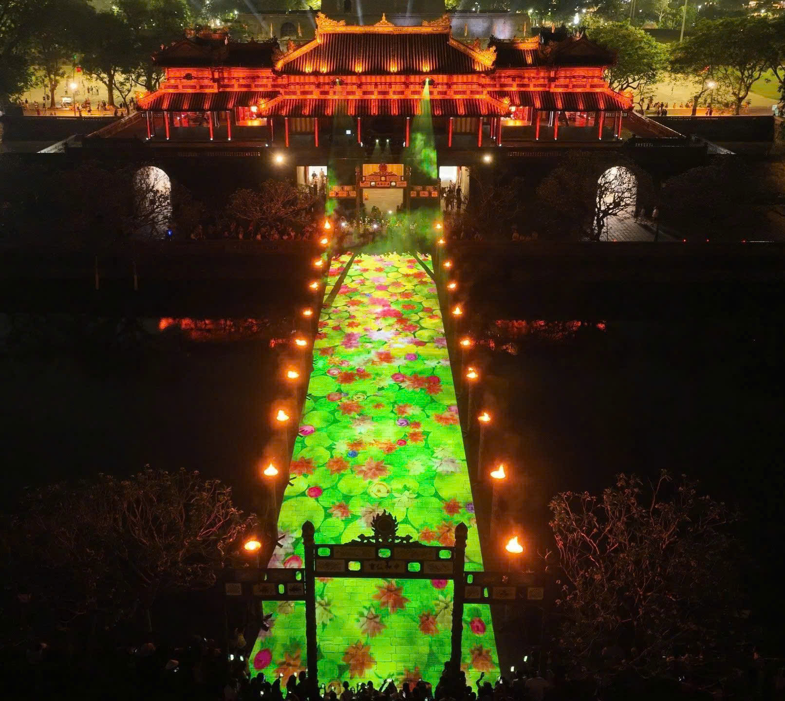 Đại Nội bừng sáng với “Hoàng cung huyền ảo”