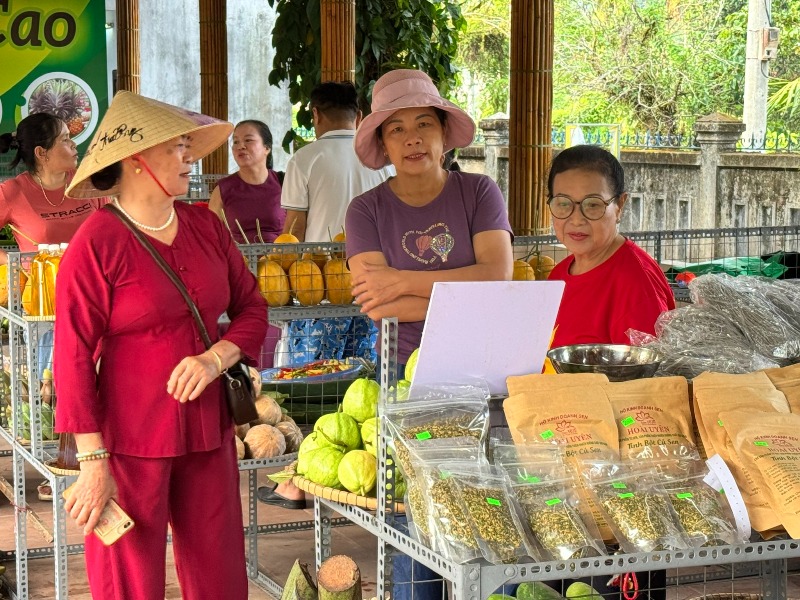 Phiên chợ vùng cao Khe Tre Hướng về nguồn cội