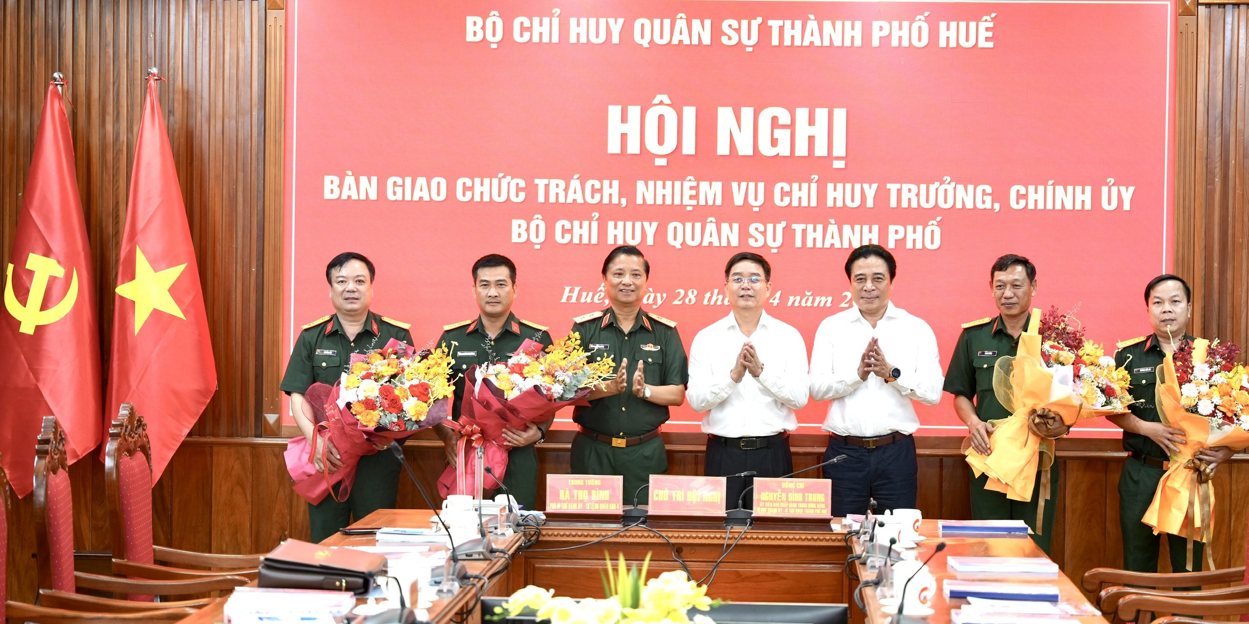 Tiếp nhận, bàn giao chức vụ Chỉ huy trưởng, Chính ủy Bộ Chỉ huy Quân sự thành phố