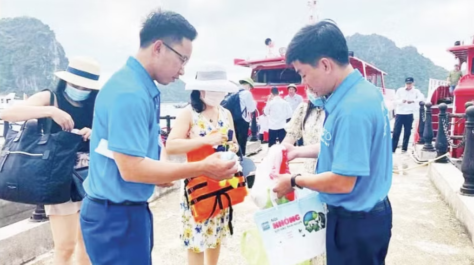 Giải pháp giảm rác thải nhựa trong du lịch