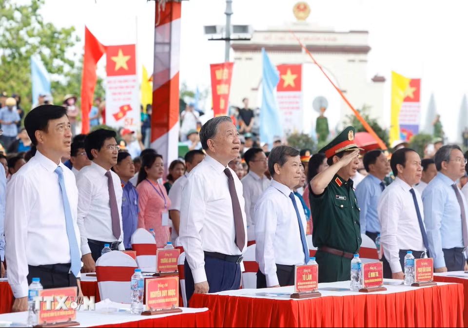 Tổng Bí thư, Chủ tịch nước dự Lễ Thượng cờ Thống nhất non sông