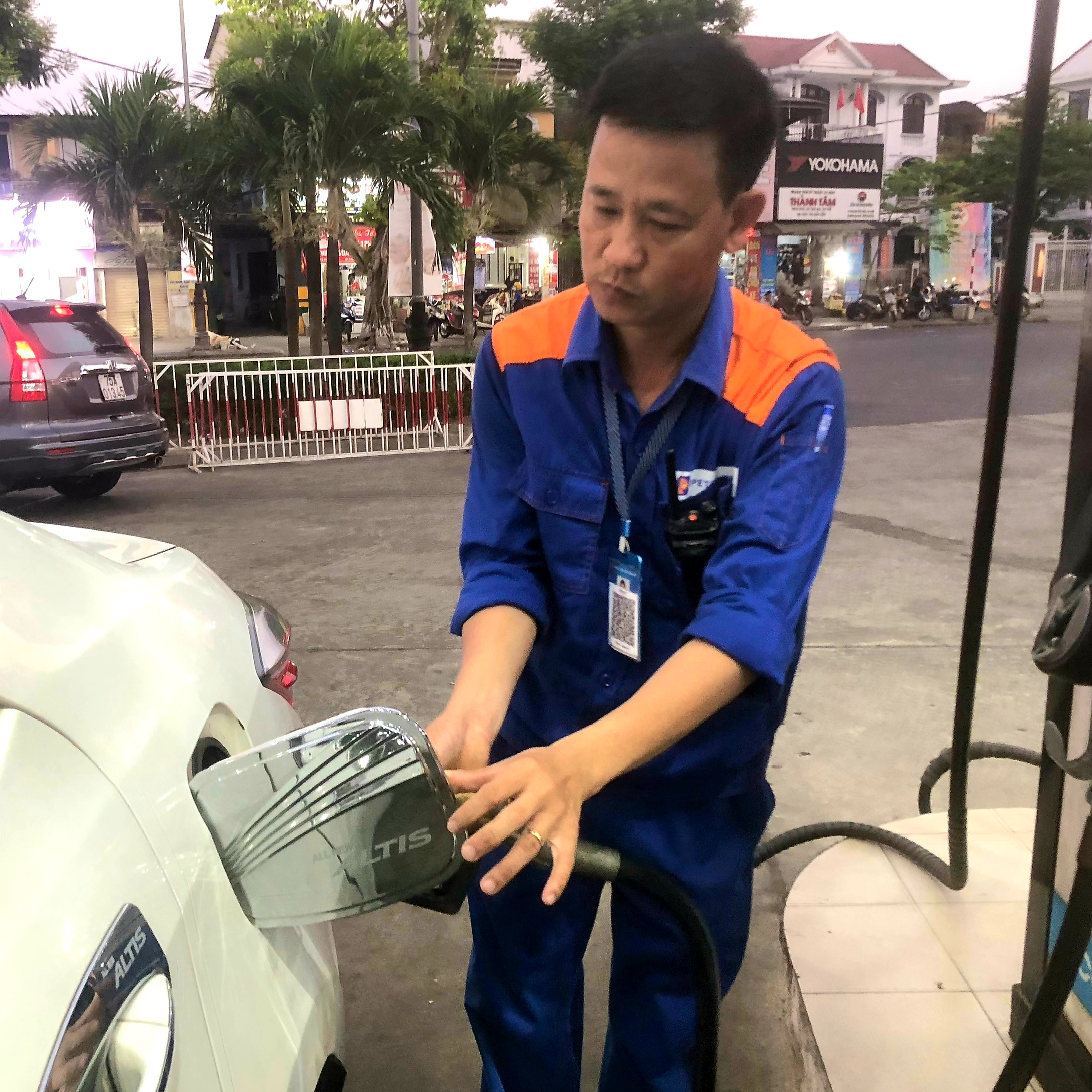 Giá xăng dầu trong nước ở mức thấp so với khu vực