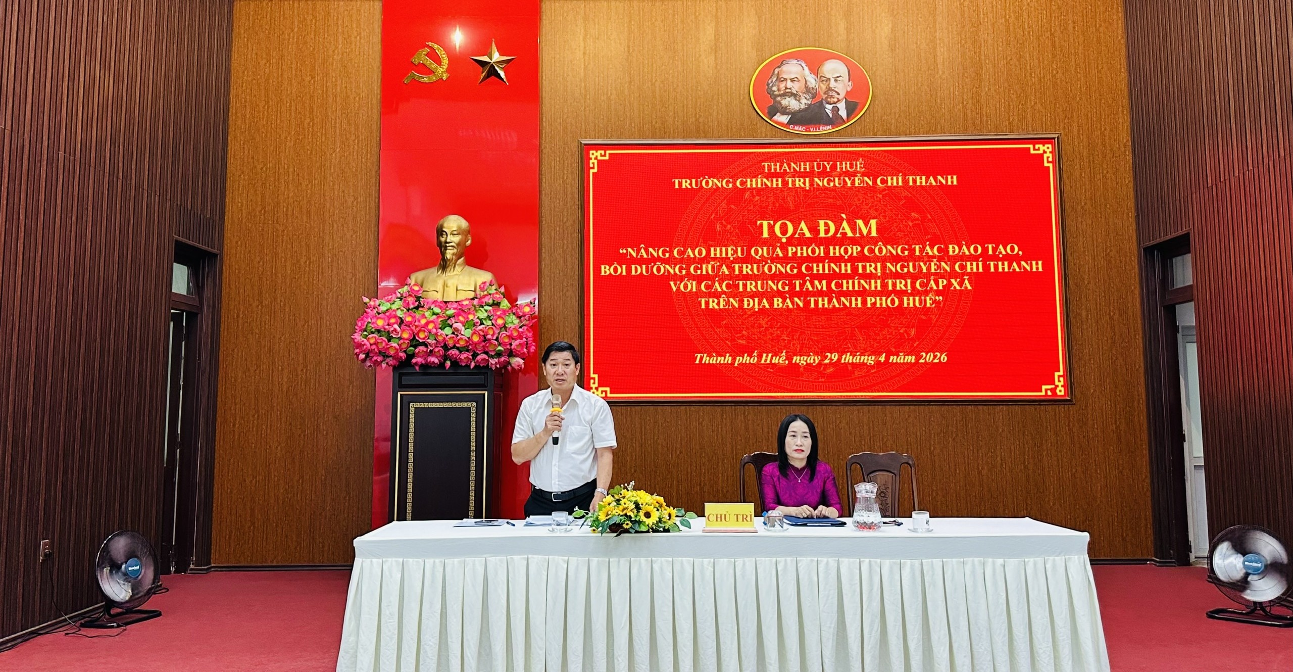 Phối hợp trong công tác đào tạo, bồi dưỡng cán bộ cơ sở