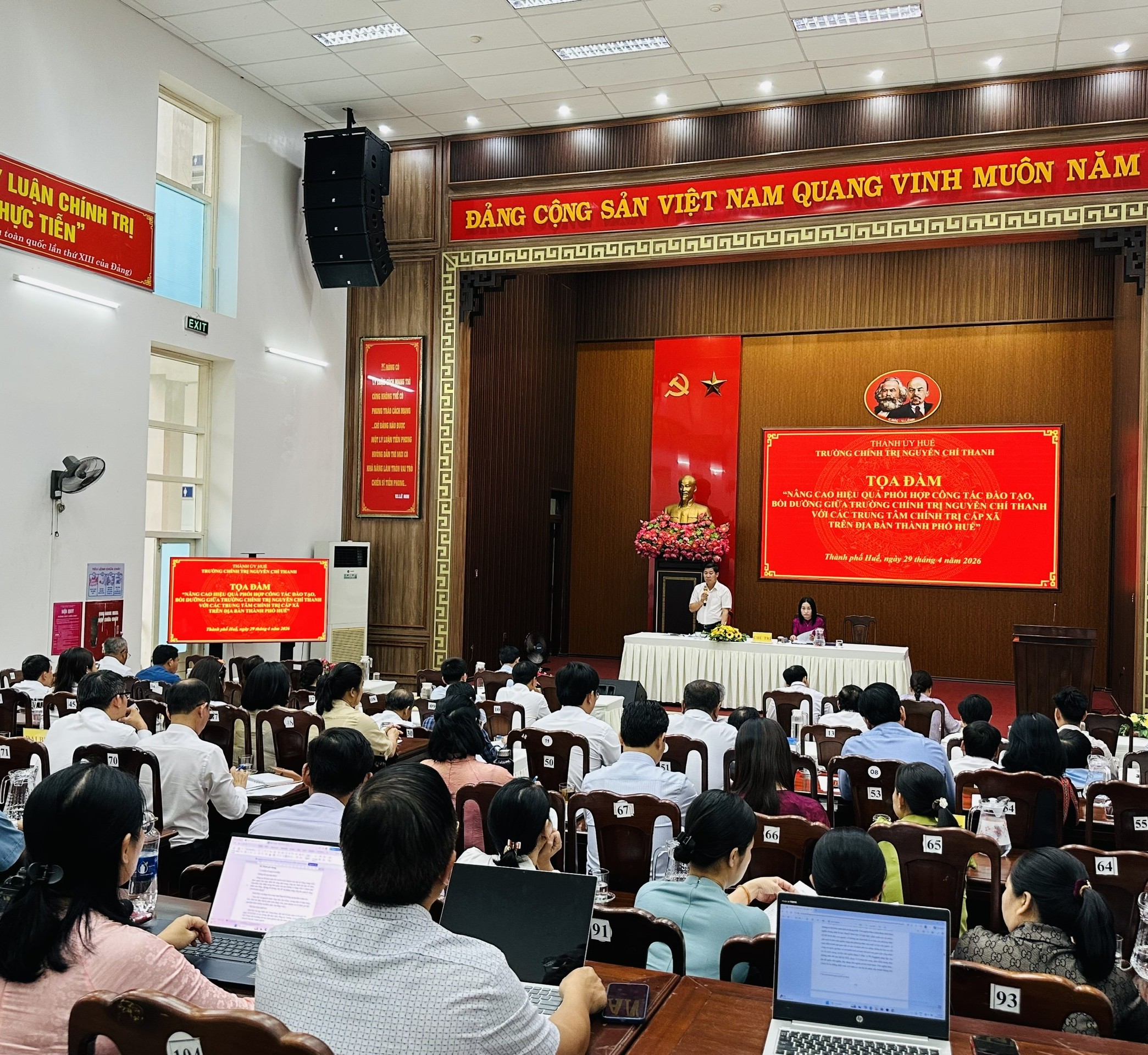 Phối hợp trong công tác đào tạo, bồi dưỡng cán bộ cơ sở
