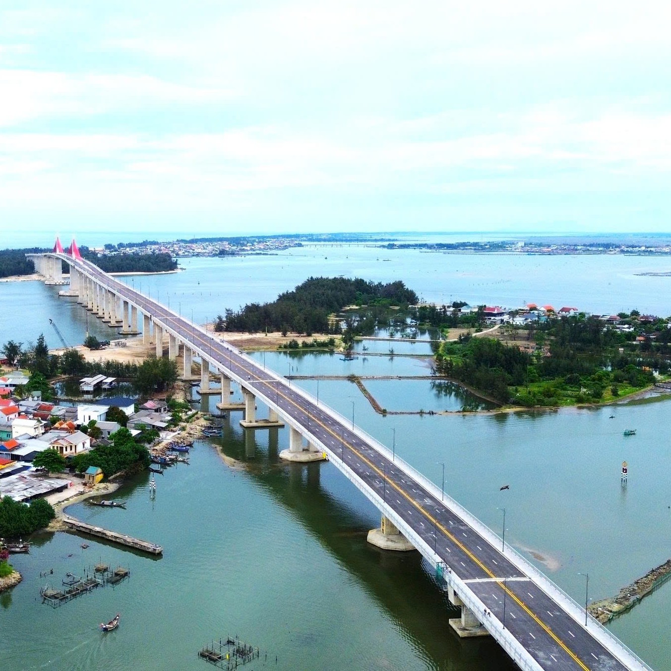 Thông xe cầu vượt cửa biển Thuận An
