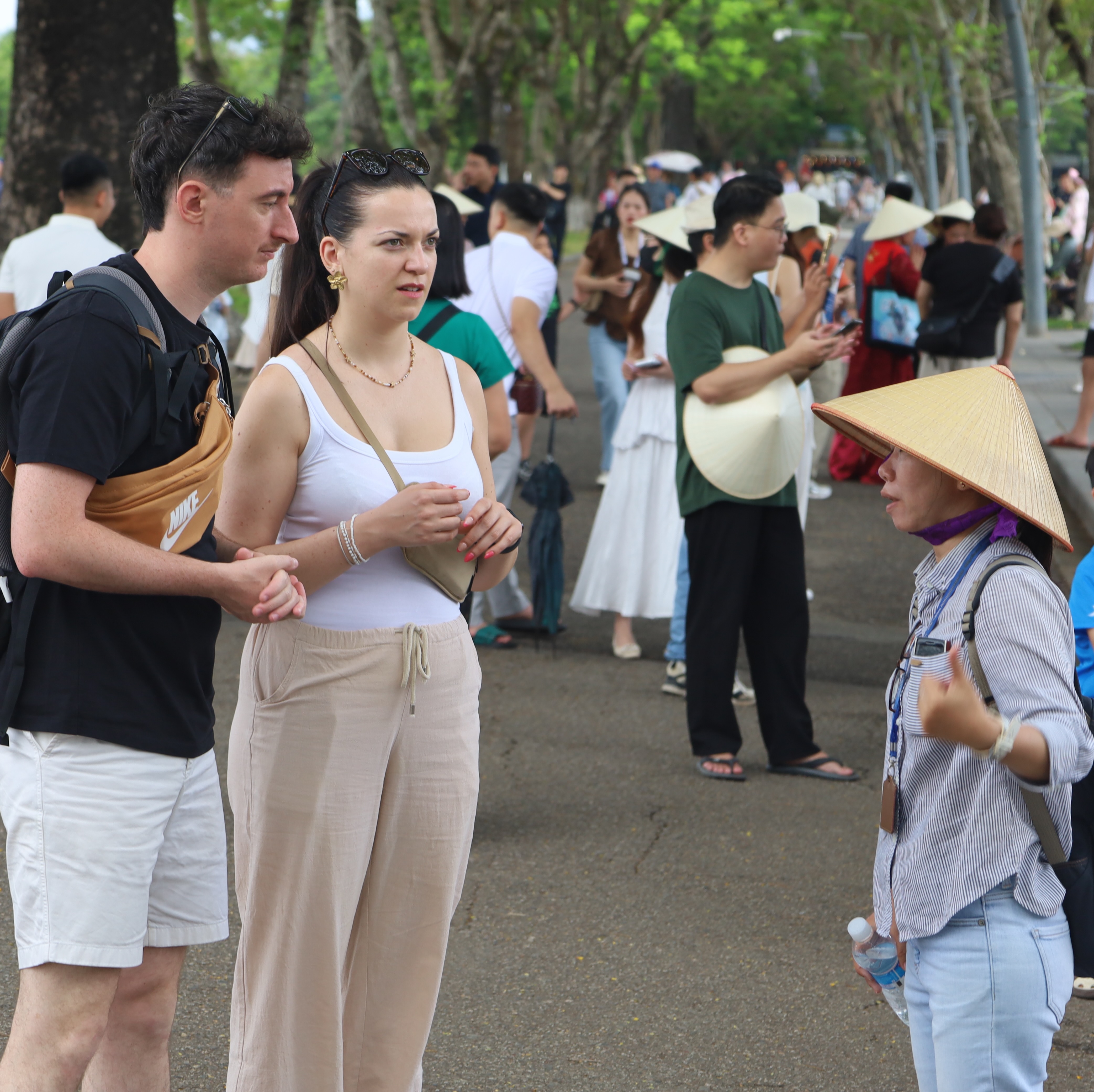 Khách muôn phương về Huế dịp lễ