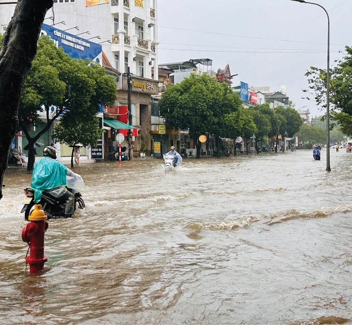 Cẩn thận với dông, lốc sét trong thời kỳ chuyển mùa