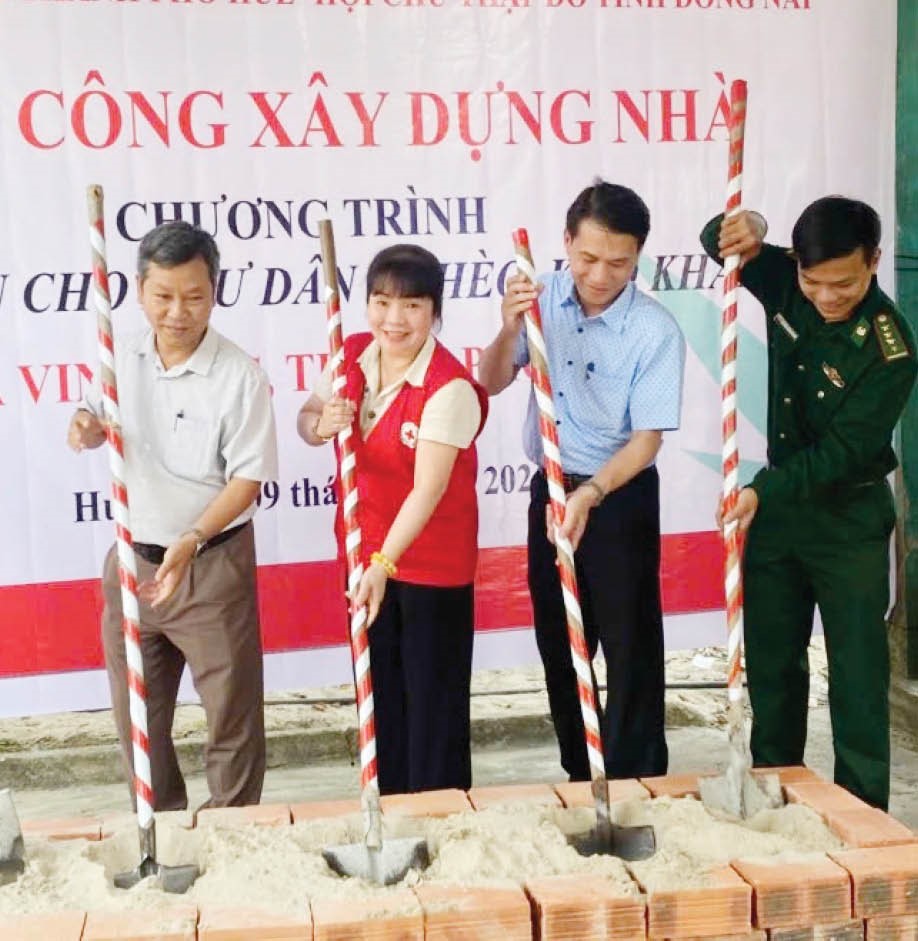 Tiếp sức cho ngư dân nghèo yên tâm bám biển
