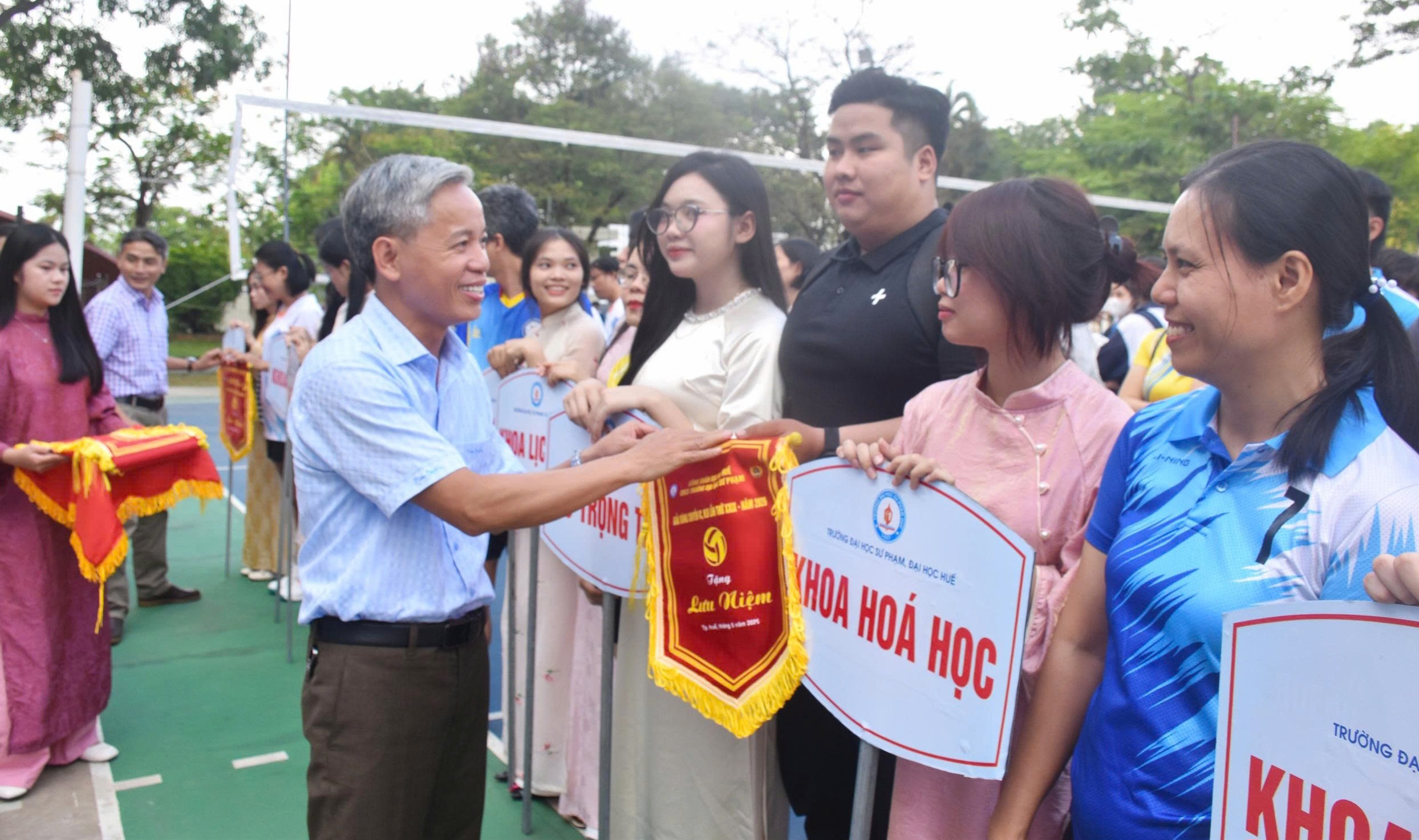 14 đội tham gia Giải bóng chuyền truyền thống Trường Đại học Sư phạm, Đại học Huế