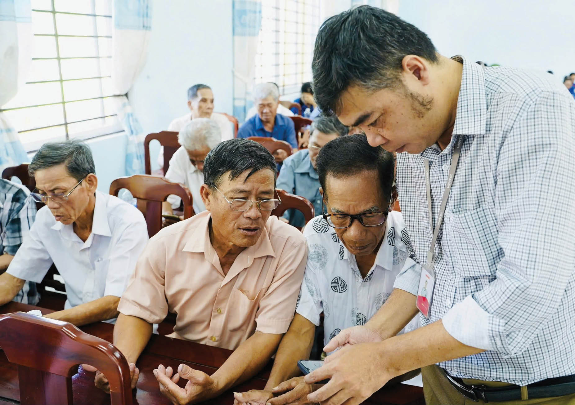 Không để người cao tuổi tụt lại trong kỷ nguyên số