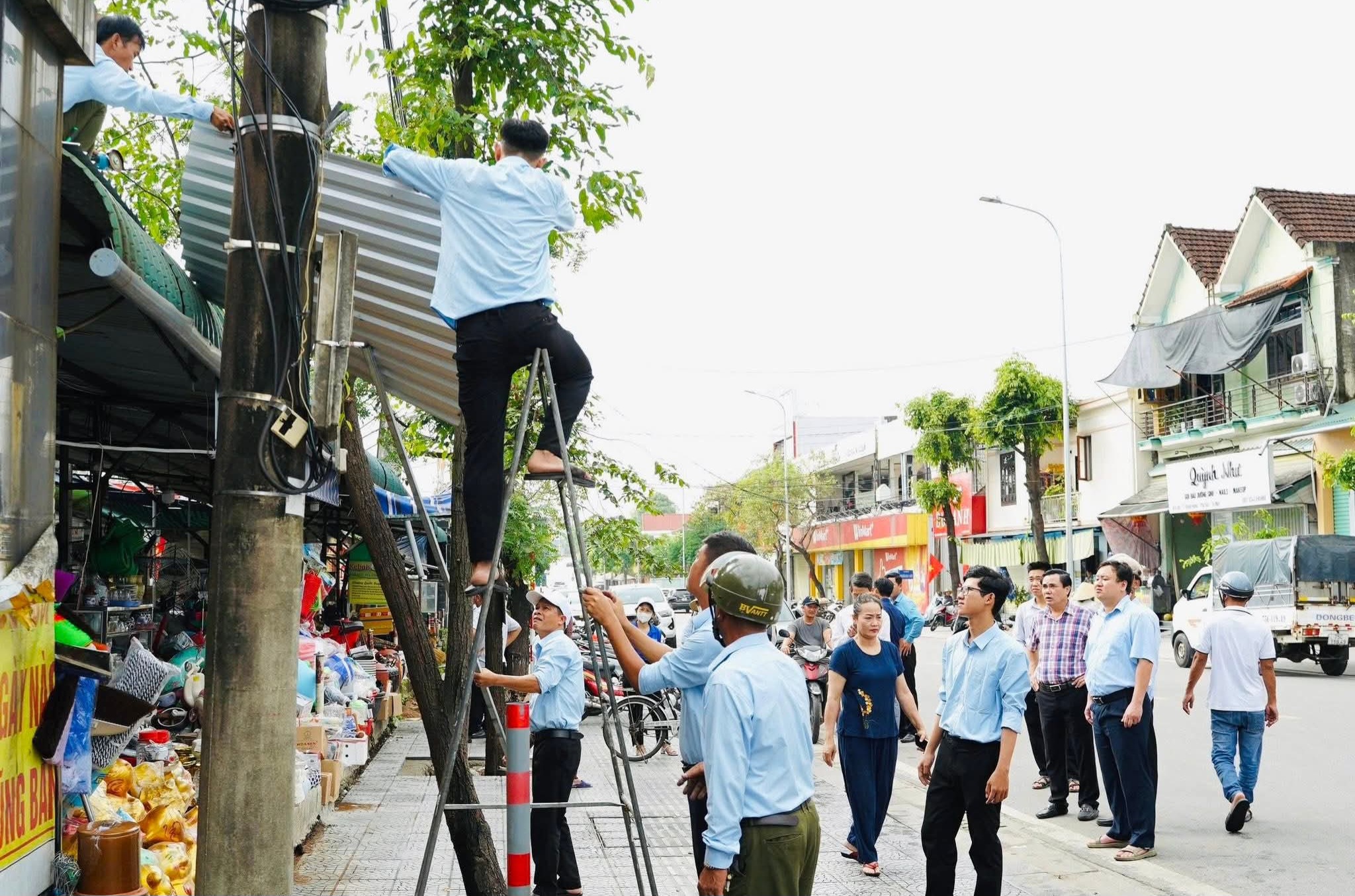 Phú Bài ra quân lập lại trật tự đô thị