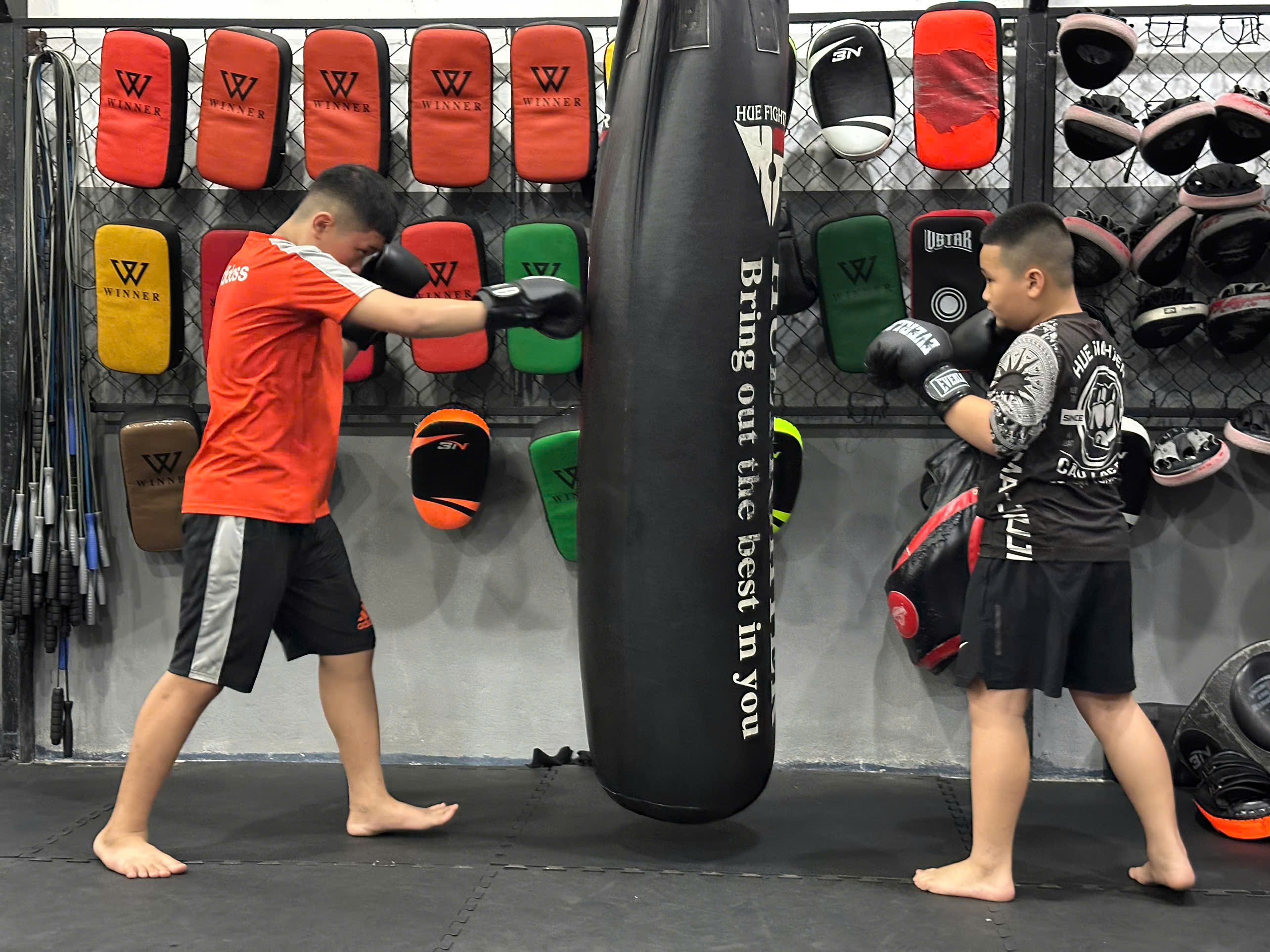 Học viên nhí luyện boxing