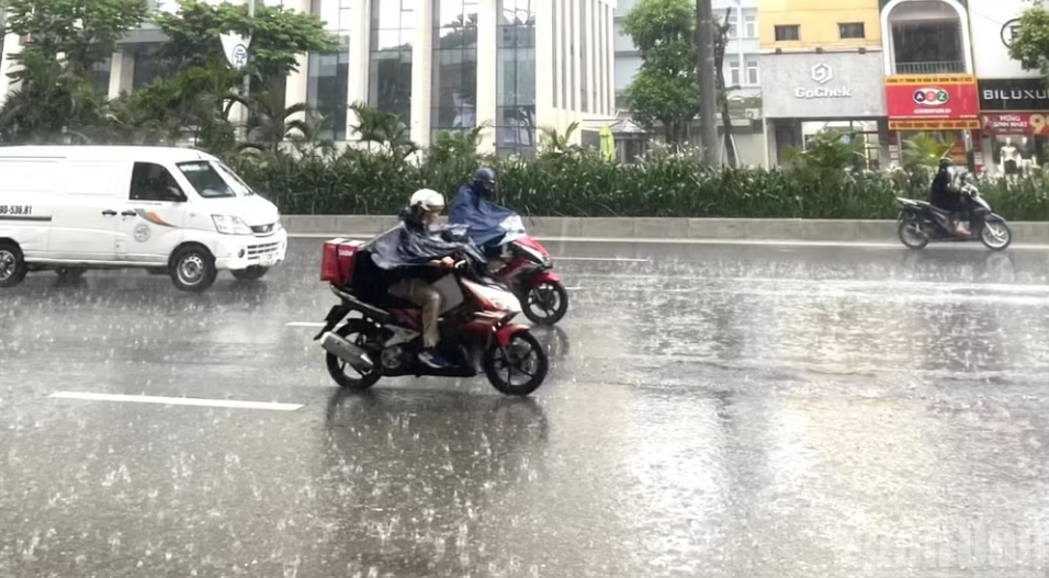 Cảnh báo mưa lớn cục bộ, mưa đá, gió giật ở khu vực Bắc Bộ và Bắc Trung Bộ