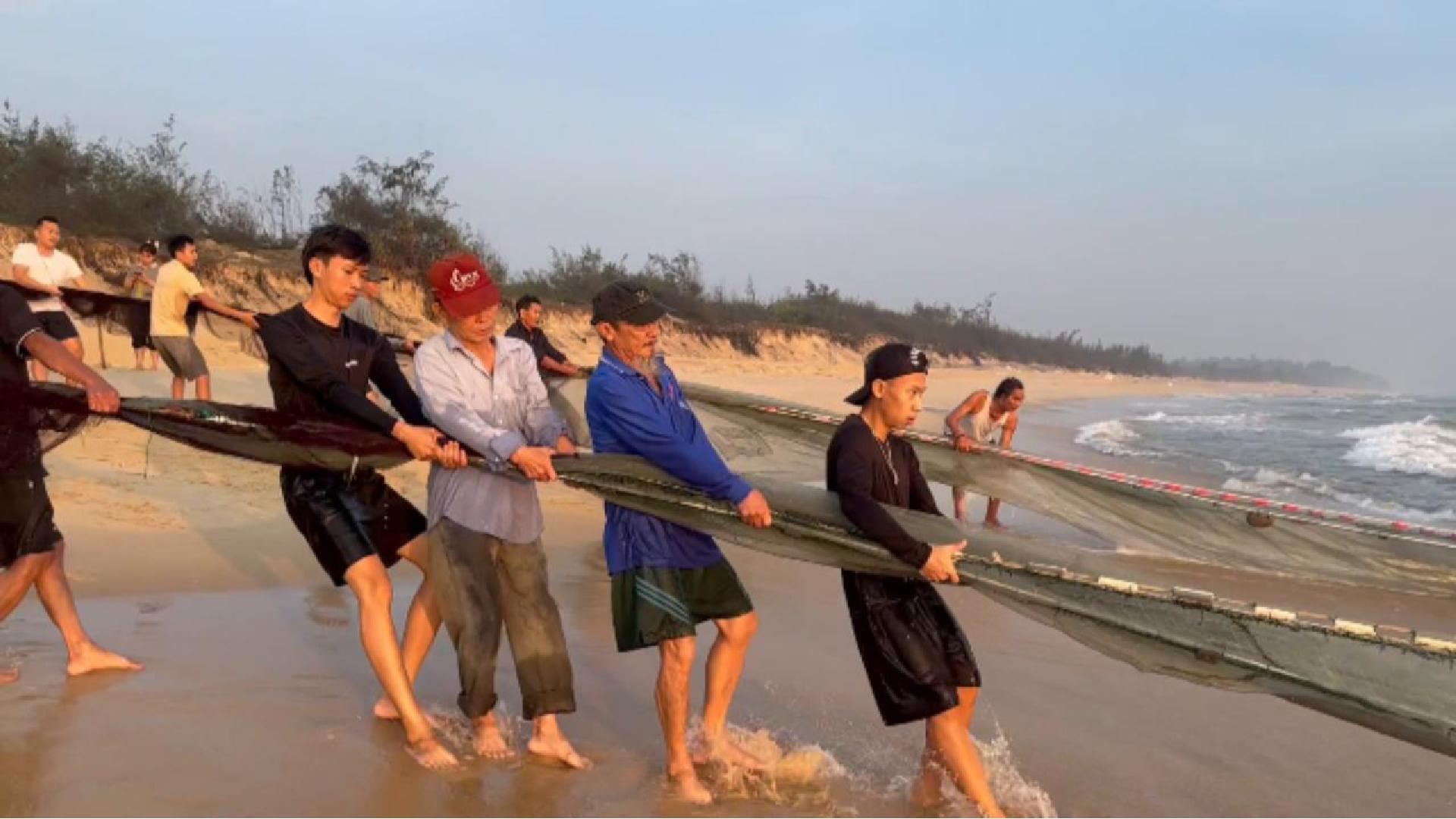 Về biển kéo lưới rùng