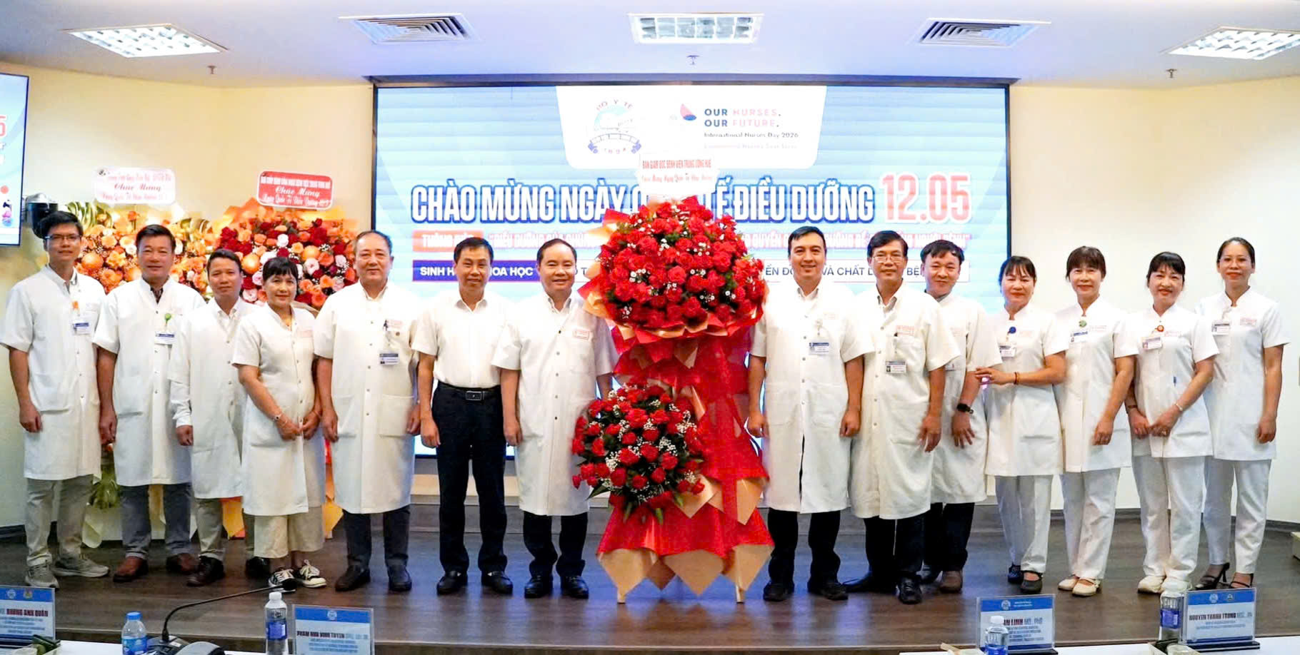 Trao chứng nhận cho các điều dưỡng điển hình tiên tiến tiêu biểu