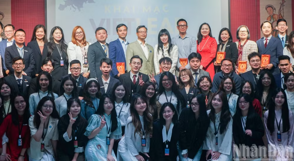 Kết nối trí thức trẻ người Việt tại châu Âu, bồi dưỡng năng lực lãnh đạo thế hệ mới