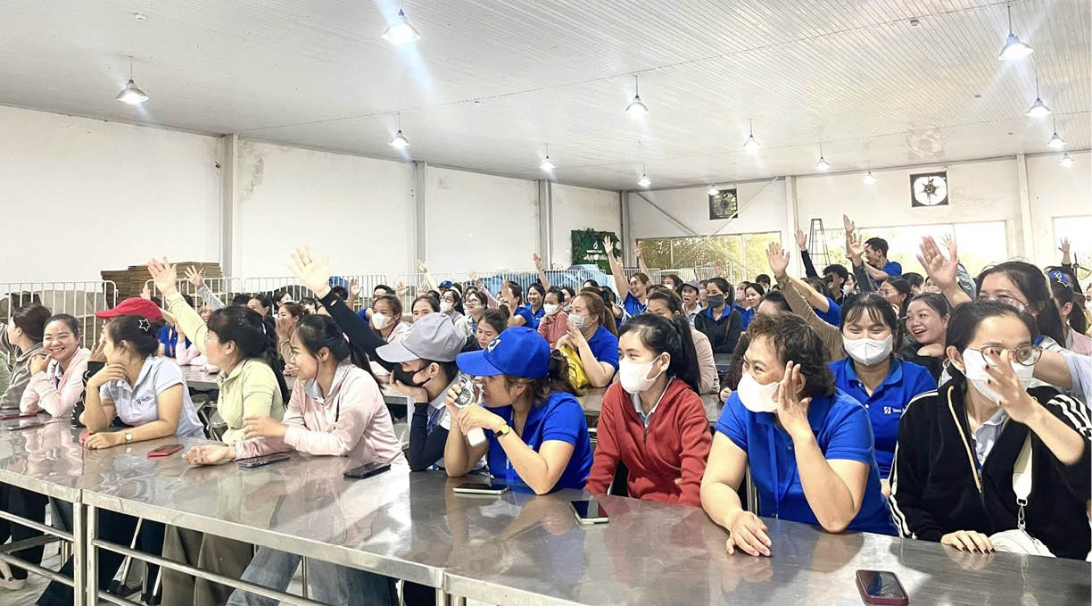 Trang bị thêm kiến thức pháp luật cho công nhân