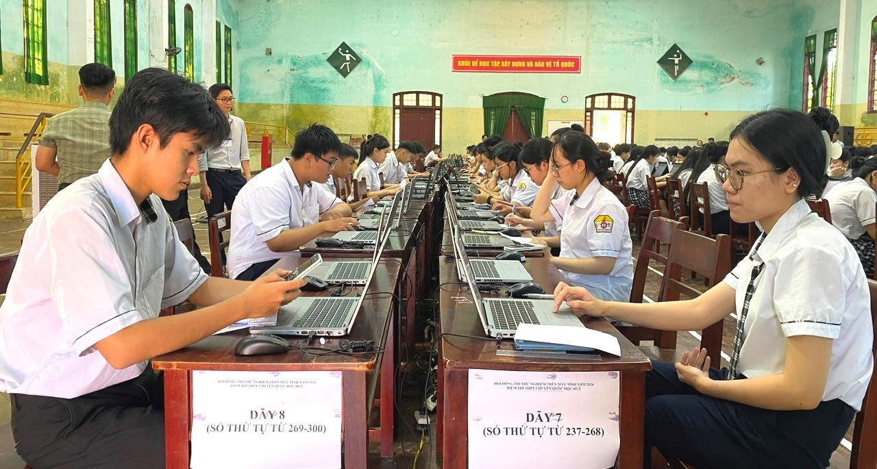Hơn 3 500 học sinh thử nghiệm thi tốt nghiệp THPT trên máy tính