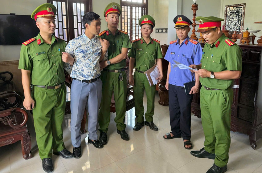 Bắt tạm giam chủ tài khoản Facebook đăng tải nhiều nội dung xuyên tạc, xúc phạm cơ quan chức năng
