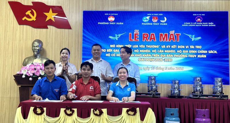 Chung tay sẻ chia cùng hộ khó khăn từ mô hình “Bếp lửa yêu thương”