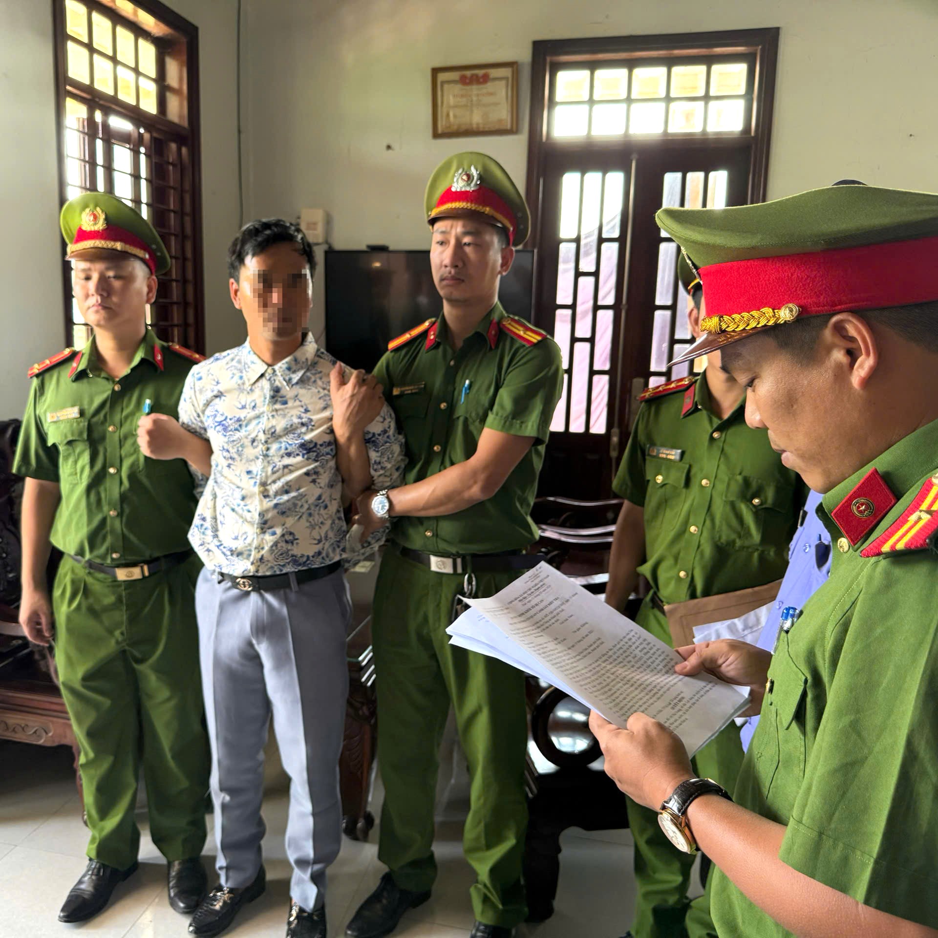 Vụ khởi tố chủ tài khoản Facebook “Hoàng Mai Huế” Mâu thuẫn bắt nguồn từ tranh chấp nhà đất