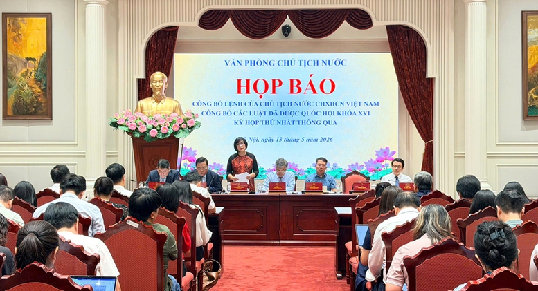 Công bố 9 luật mới, đẩy mạnh phân quyền, phân cấp và chuyển đổi số