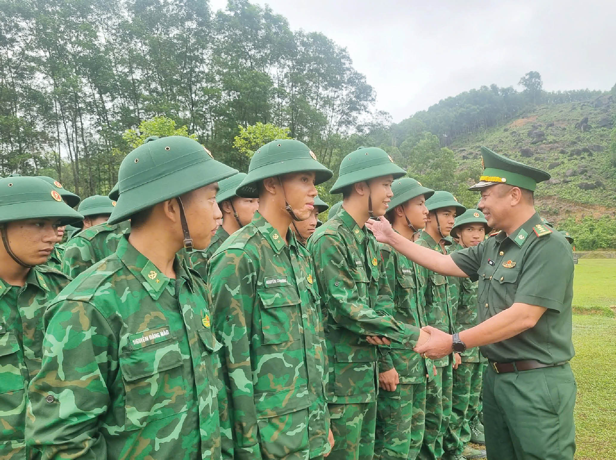 Trên thao trường nắng gió