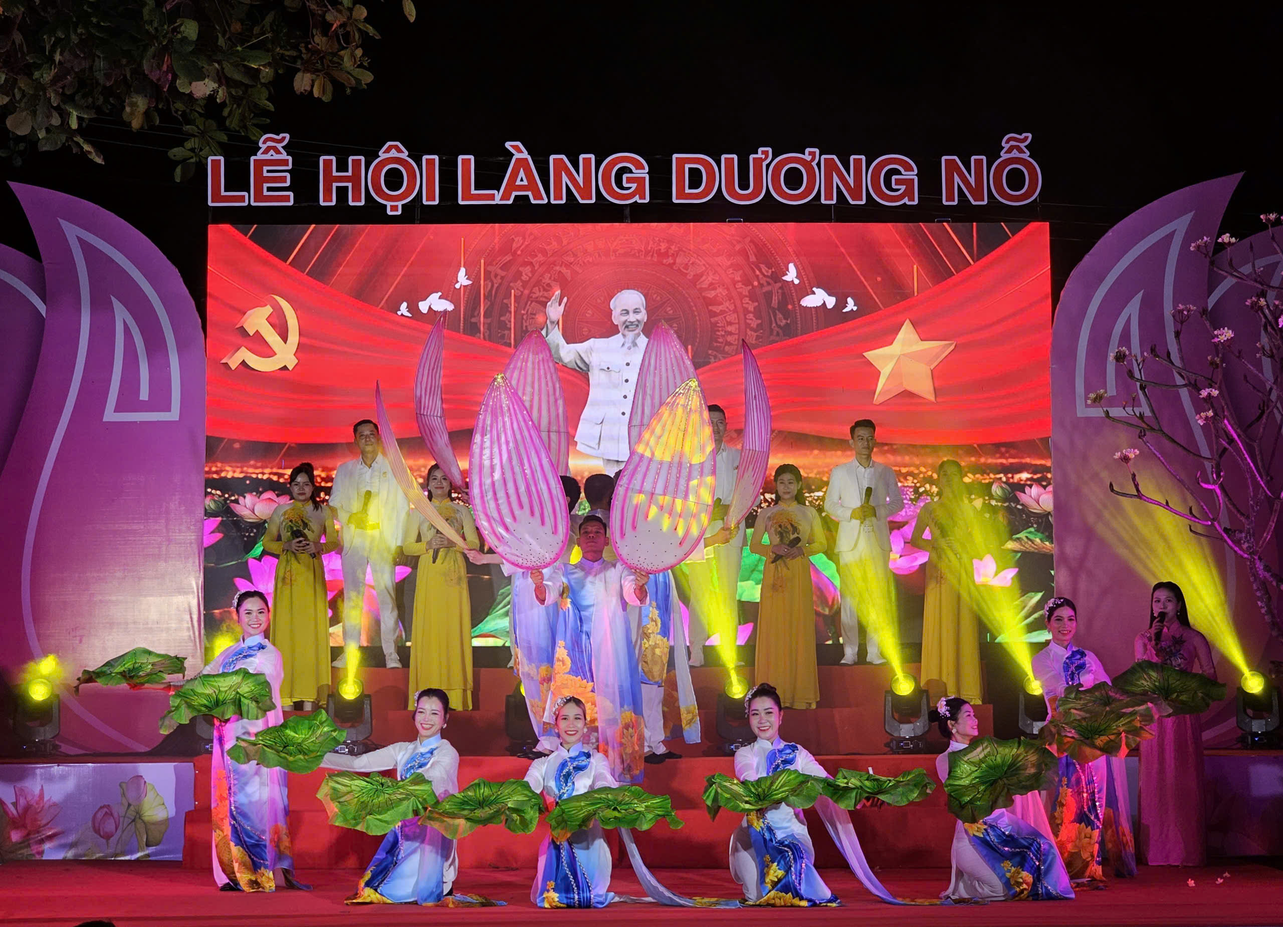 Khai hội làng Dương Nỗ nhân kỷ niệm 136 năm Ngày sinh Chủ tịch Hồ Chí Minh