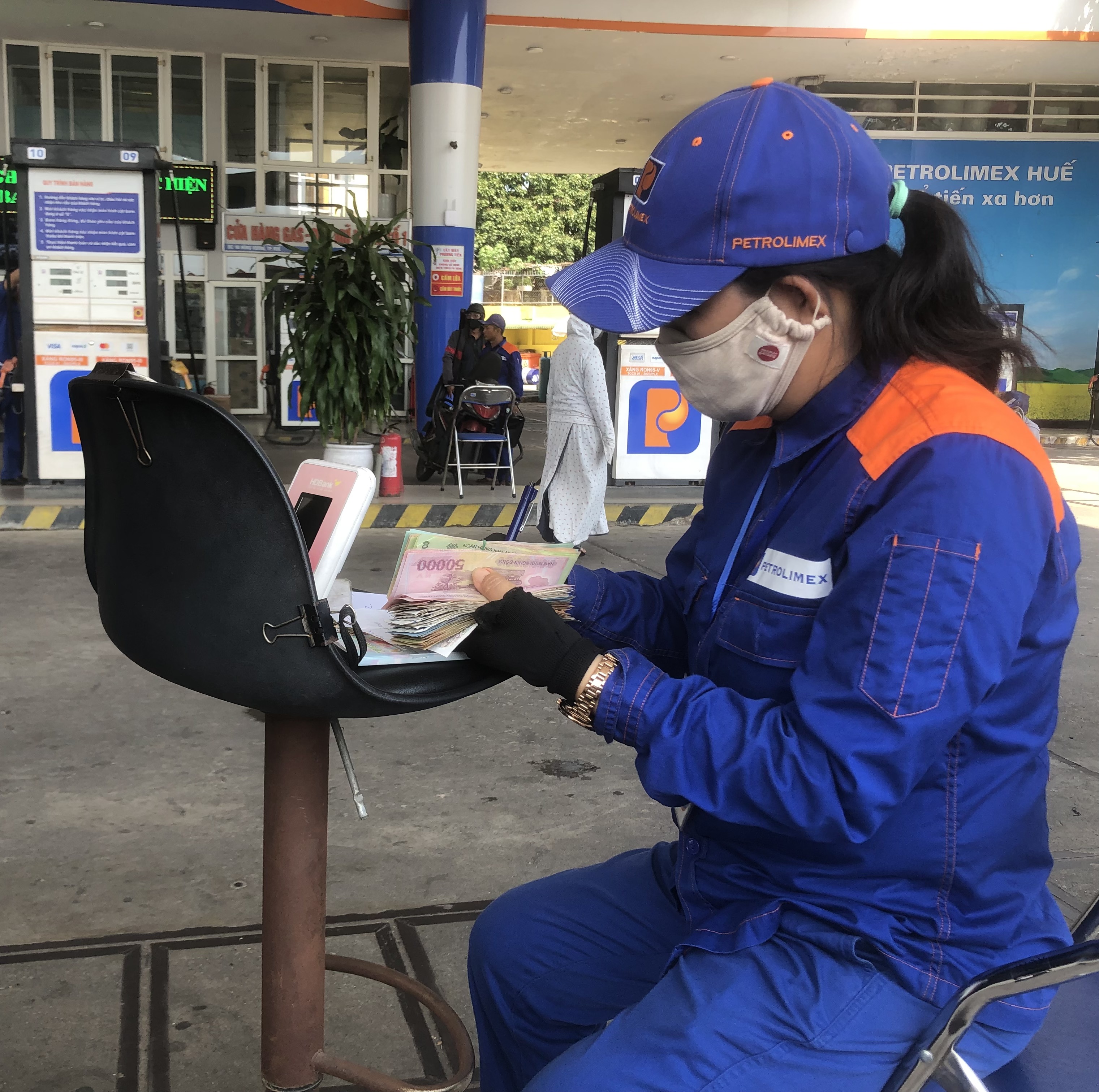 Giá xăng và dầu cùng giảm