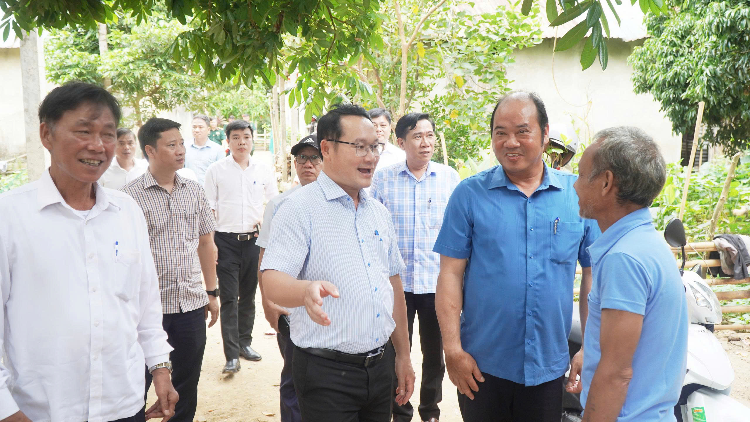 Kiểm tra công tác xóa nhà tạm, nhà dột nát cho đối tượng chính sách tại xã A Lưới 2