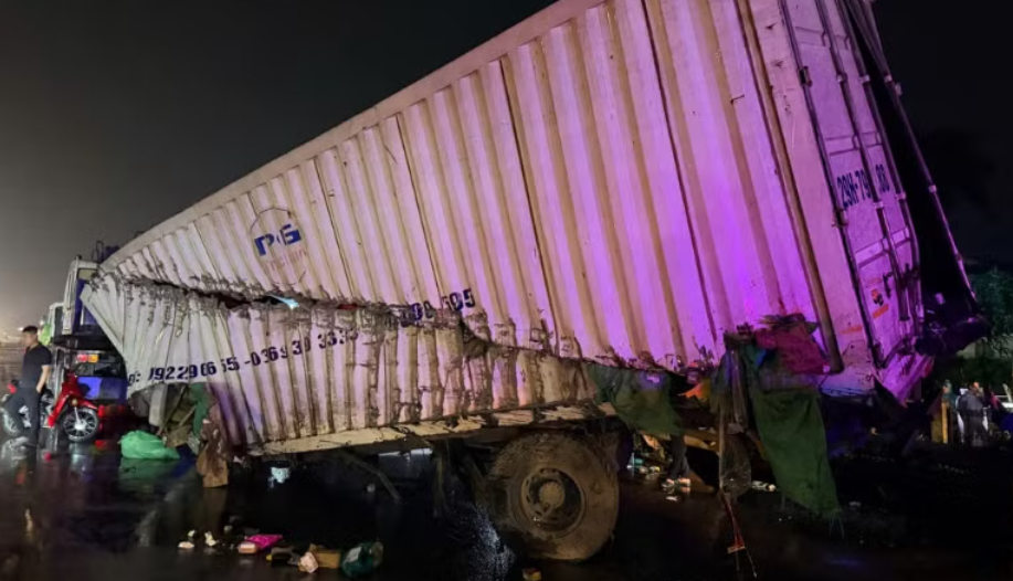 Từ ngày 15 5, ô-tô vượt tín hiệu cảnh báo tại đường sắt bị phạt tới 20 triệu đồng