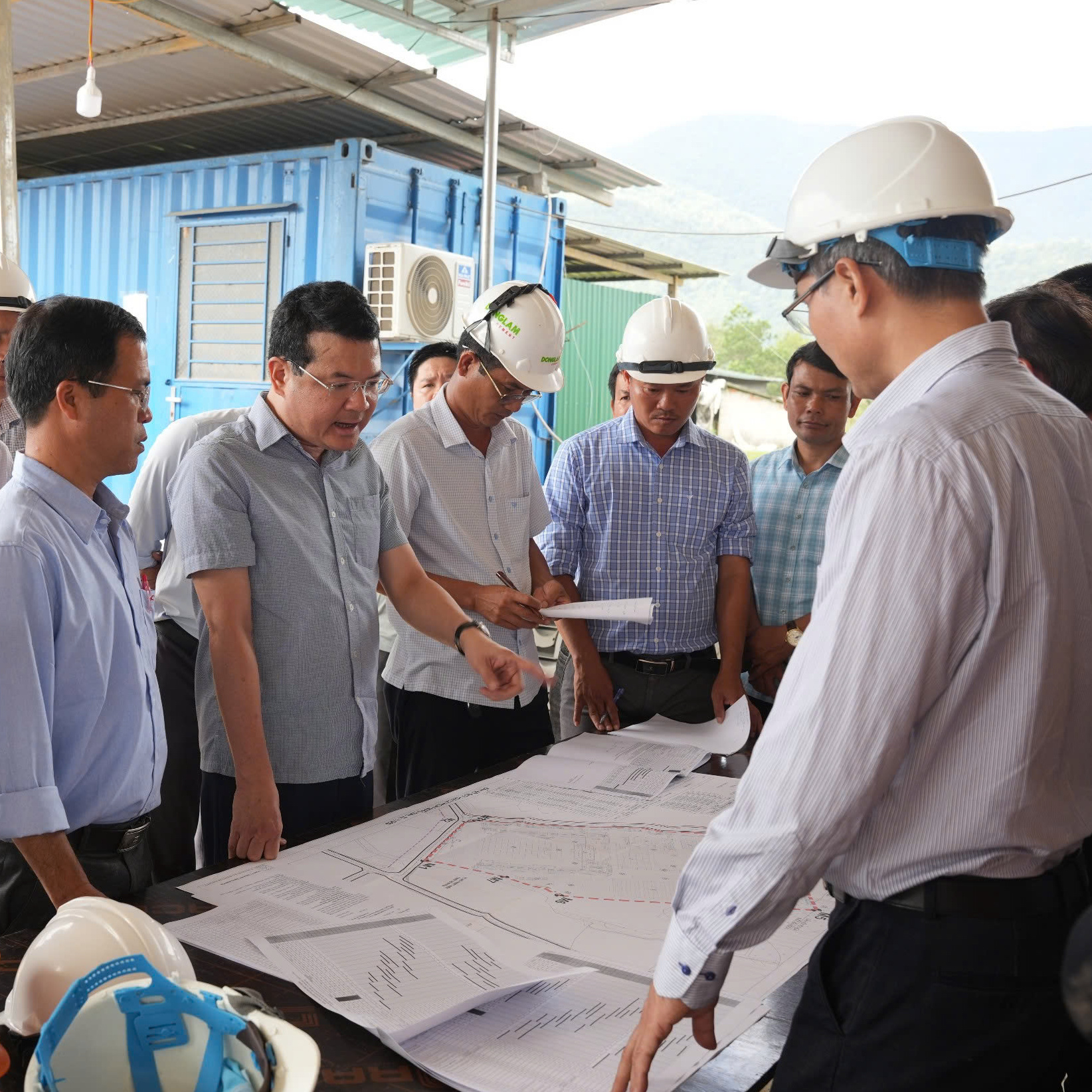 Huy động nhân lực, đẩy nhanh tiến độ thi công các trường nội trú vùng biên giới