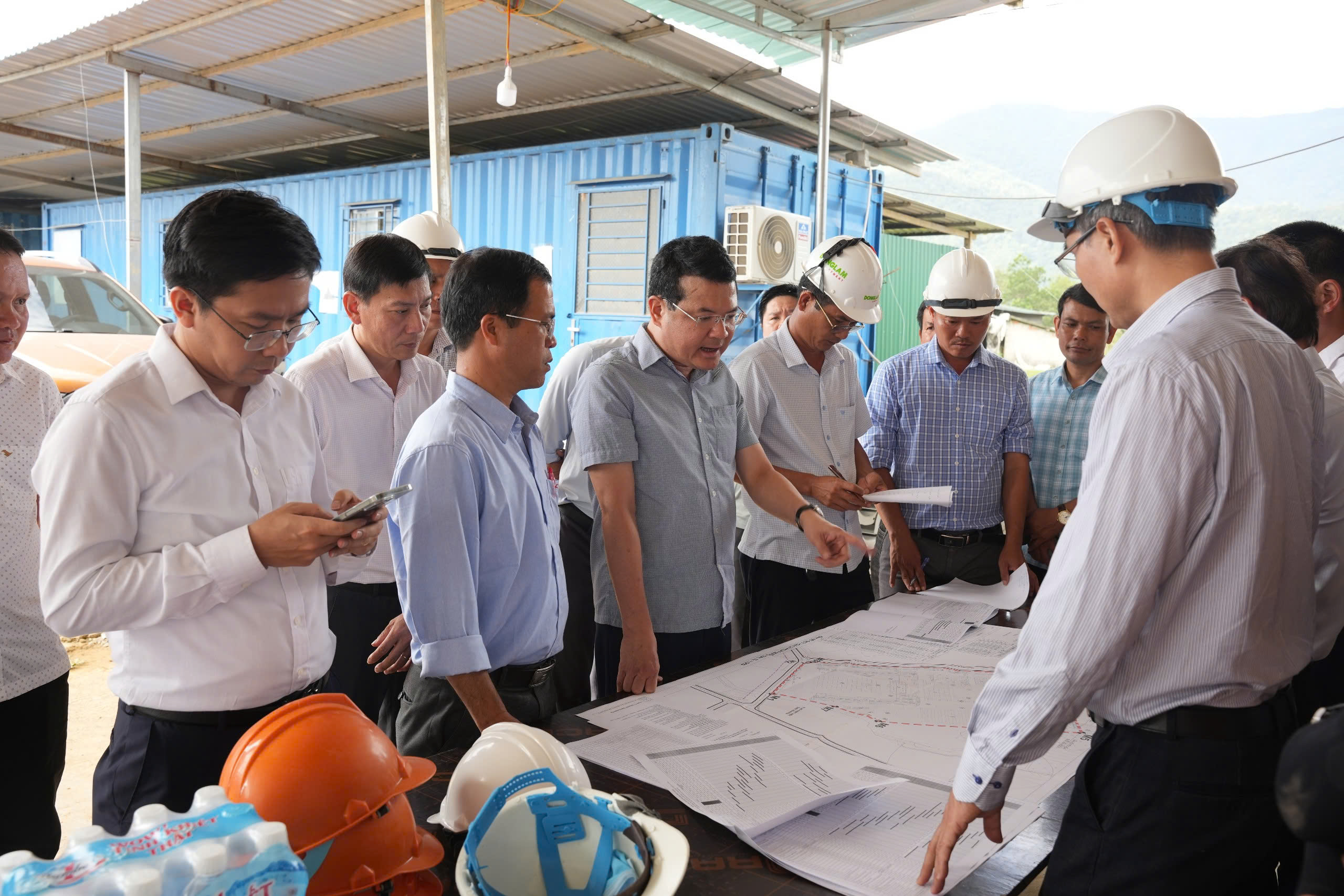 Huy động nhân lực, đẩy nhanh tiến độ thi công các trường nội trú vùng biên giới