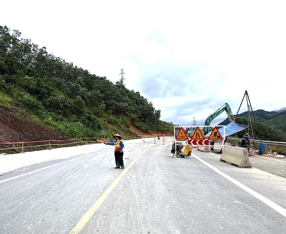 Đề nghị tạm dừng khai thác tuyến cao tốc Cam Lộ - La Sơn vào ban đêm