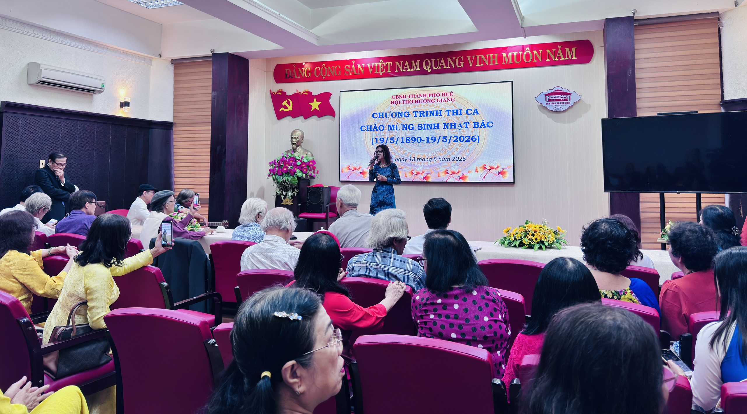 Hội thơ Hương Giang với chương trình thơ ca nhớ Bác