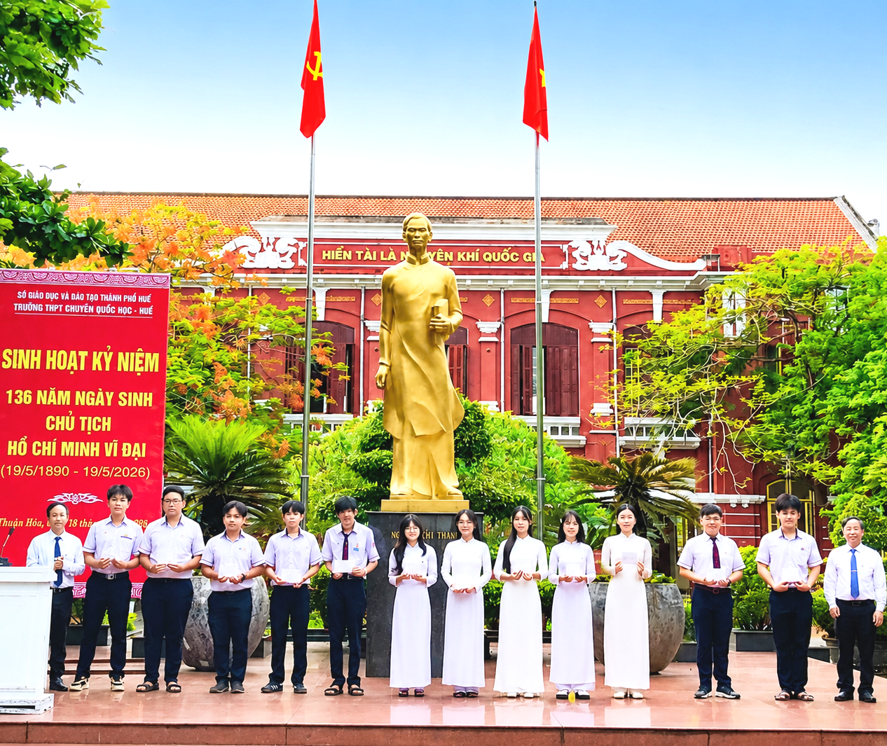 Trao 94 suất học bổng khuyến tài Nguyễn Chí Thanh cho học sinh đạt giải quốc gia