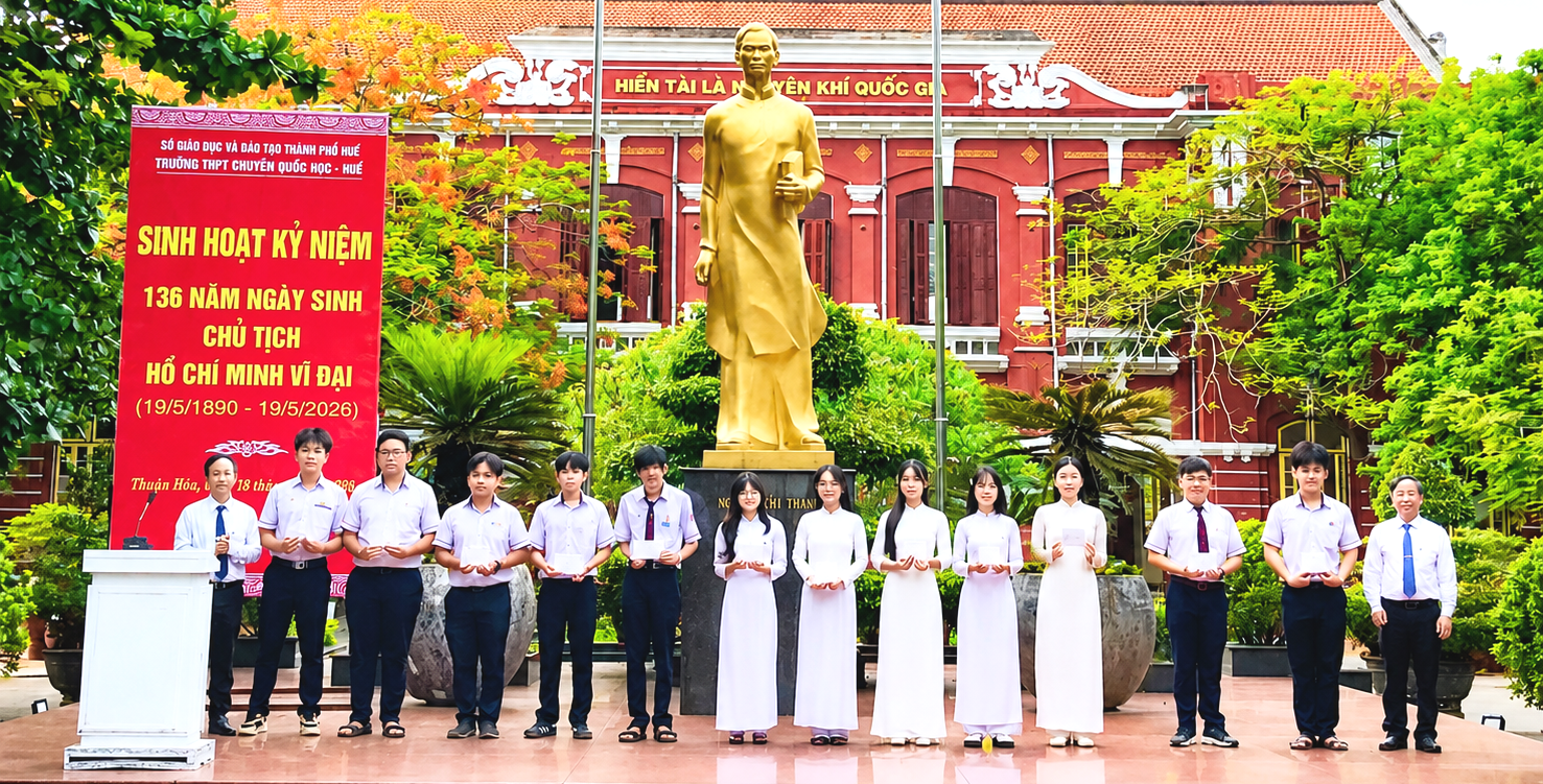 Trao 94 suất học bổng khuyến tài Nguyễn Chí Thanh cho học sinh đạt giải quốc gia