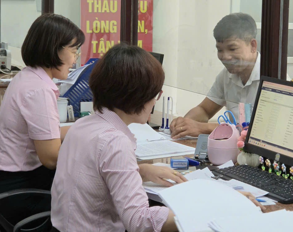 2 khách hàng được giải ngân vốn mua nhà ở xã hội