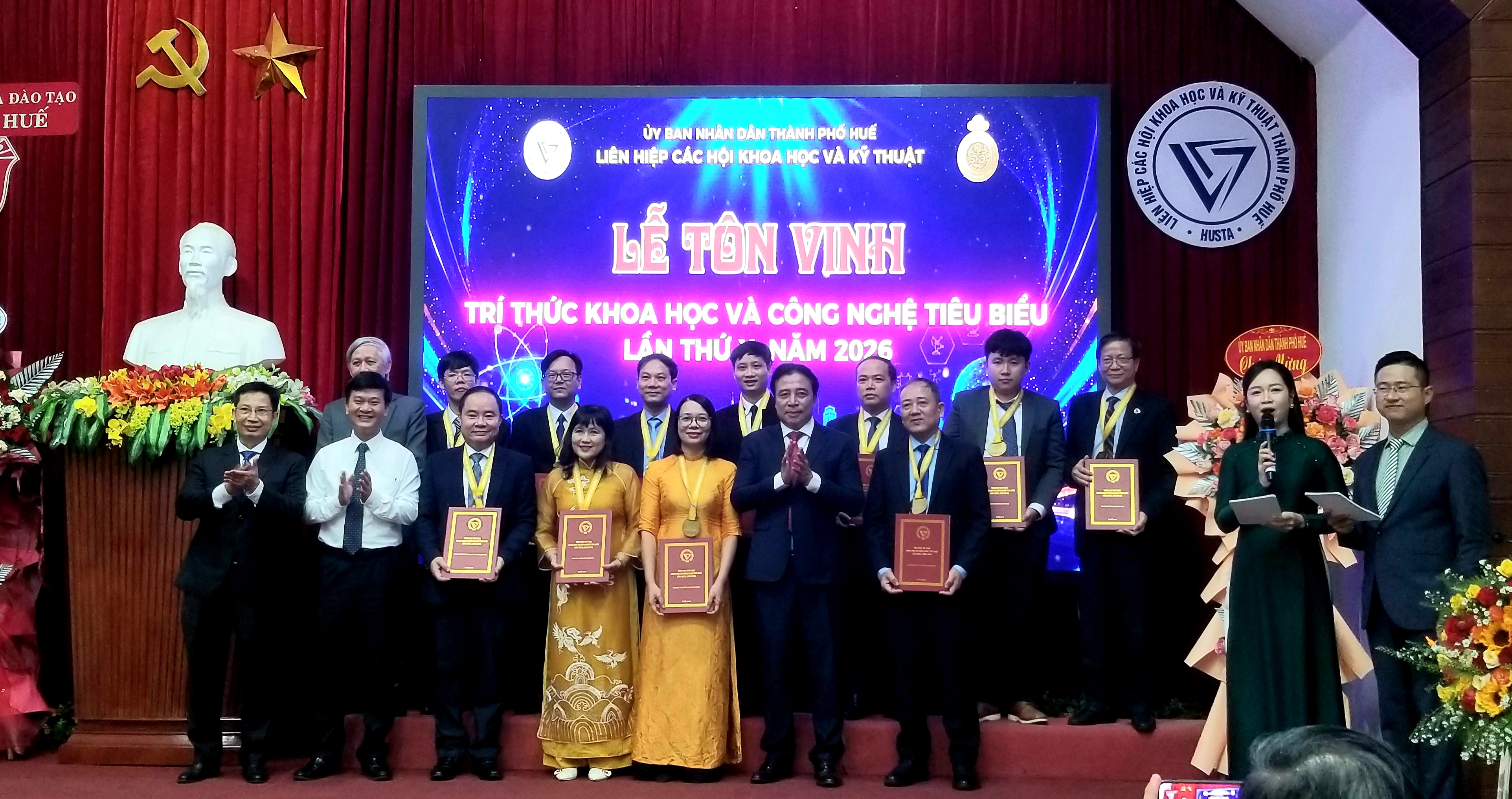 Tôn vinh 12 trí thức khoa học và công nghệ tiêu biểu